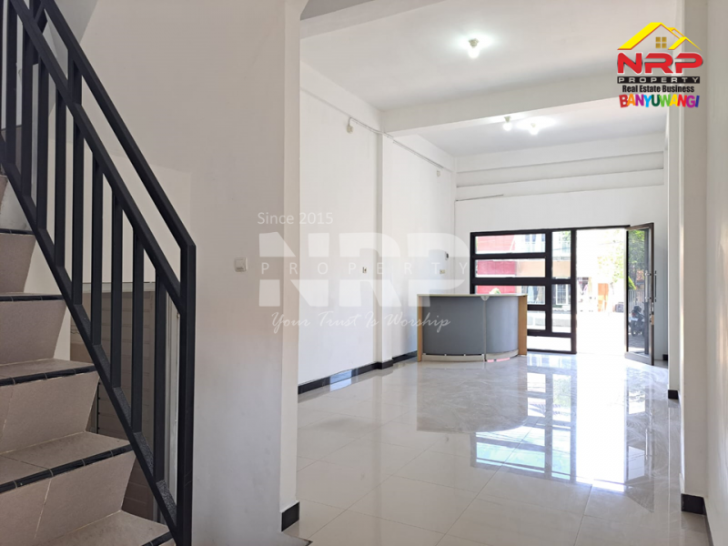 Disewa Ruko Strategis tepi Jl. Gajah Mada - Banyuwangi  Disewa Ruko Strategis tepi Jl. Gajah Mada - Banyuwangi  Disewa Ruko Strategis tepi Jl. Gajah Mada - Banyuwangi&nbsp;
Cocok untuk kantor, studio foto, toko, maupun usaha lainnya.&nbsp;
Dekat pusat pendidikan dan NRP BANYUWANGI