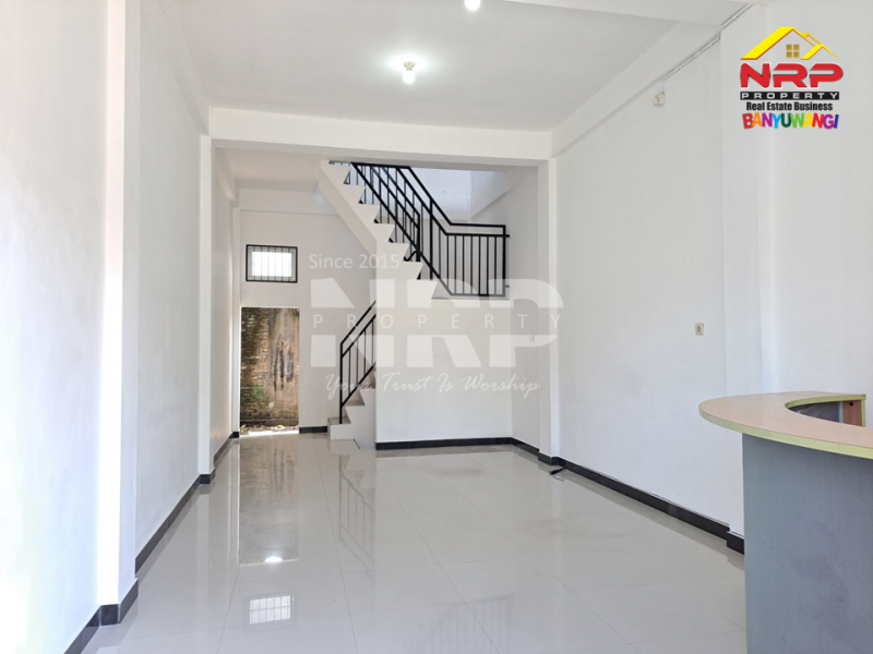 Disewa Ruko Strategis tepi Jl. Gajah Mada - Banyuwangi  Disewa Ruko Strategis tepi Jl. Gajah Mada - Banyuwangi  Disewa Ruko Strategis tepi Jl. Gajah Mada - Banyuwangi&nbsp;
Cocok untuk kantor, studio foto, toko, maupun usaha lainnya.&nbsp;
Dekat pusat pendidikan dan NRP BANYUWANGI