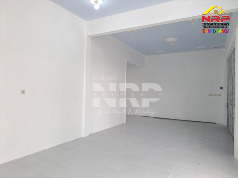 Disewakan 2 Ruko di tepi Jln. Banjarsari, Glagah - Banyuwangi  Disewakan 2 Ruko di tepi Jln. Banjarsari, Glagah - Banyuwangi  Disewakan 2 Ruko di tepi Jln. Banjarsari, Glagah - Banyuwangi&nbsp;
Berada dikawasan Sekolah ternama di Banyuwangi, Barat JPL sasak perot NRP BANYUWANGI