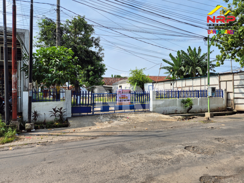 Disewakan 3 Unit Rumah + 1 Gudang di Depan SD Model Banyuwangi  Disewakan 3 Unit Rumah + 1 Gudang di Depan SD Model Banyuwangi  Disewakan 3 Unit Rumah + 1 Gudang di Depan SD Model Banyuwangi&nbsp;
Lokasi Sangat Strategis dekat dengan Fasilitas Pendidikan, Pusat Bisnis, dan NRP BANYUWANGI