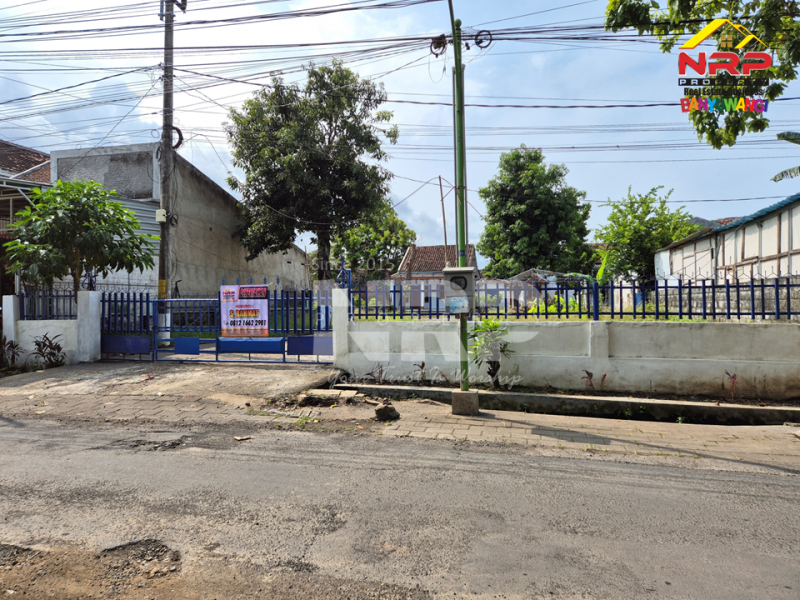 Disewakan 3 Unit Rumah + 1 Gudang di Depan SD Model Banyuwangi  Disewakan 3 Unit Rumah + 1 Gudang di Depan SD Model Banyuwangi  Disewakan 3 Unit Rumah + 1 Gudang di Depan SD Model Banyuwangi&nbsp;
Lokasi Sangat Strategis dekat dengan Fasilitas Pendidikan, Pusat Bisnis, dan NRP BANYUWANGI