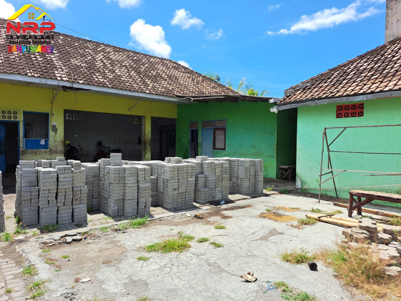 Disewakan Gudang di Pusat Kota Banyuwangi . 100 Meter dari Jalan Brawijaya  Disewakan Gudang di Pusat Kota Banyuwangi . 100 Meter dari Jalan Brawijaya  Disewakan Gudang di Pusat Kota Banyuwangi . 100 Meter dari Jalan Brawijaya
Cocok untuk Gudang Barang atau Kantor Distributor.
Akses Jalan Lebar, Mobil/Truk NRP BANYUWANGI