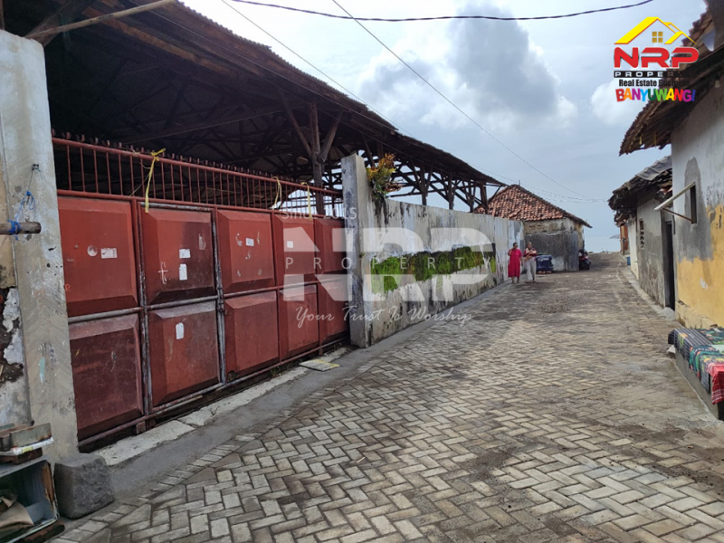 Disewakan Gudang Murah di Muncar Banyuwangi  Disewakan Gudang Murah di Muncar Banyuwangi  Disewakan Gudang Murah di Muncar Banyuwangi&nbsp;
Berbatasan dengan pantai, Akses jl. pickup, truk, mobil

Luas Tanah : +/- 1.500 M2
SHM

Fasilitas : NRP BANYUWANGI