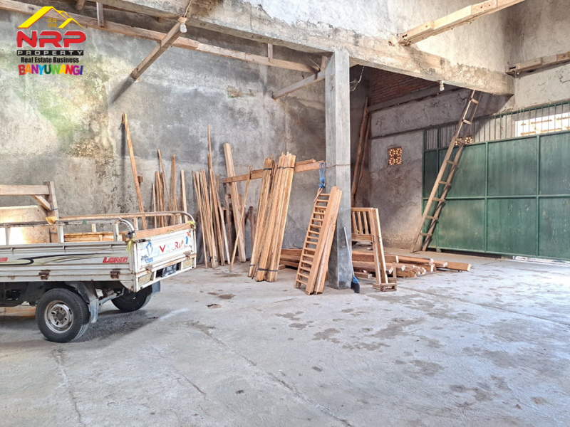 Disewakan Gudang tepi Jl. Blimbingsari, Rogojampi  Disewakan Gudang tepi Jl. Blimbingsari, Rogojampi  Disewakan Gudang tepi Jl. Blimbingsari, Rogojampi&nbsp;
Cocok untuk Gudang bangunan, ekspedisi, distributor dll

Luas Tanah : 200 M2 SHM
Luas Bangunan : NRP BANYUWANGI
