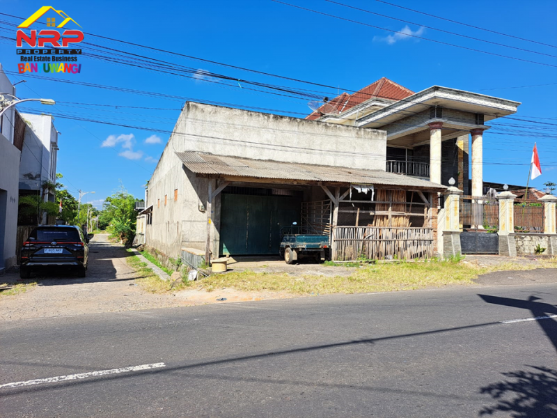 Disewakan Gudang tepi Jl. Blimbingsari, Rogojampi  Disewakan Gudang tepi Jl. Blimbingsari, Rogojampi  Disewakan Gudang tepi Jl. Blimbingsari, Rogojampi&nbsp;
Cocok untuk Gudang bangunan, ekspedisi, distributor dll

Luas Tanah : 200 M2 SHM
Luas Bangunan : NRP BANYUWANGI