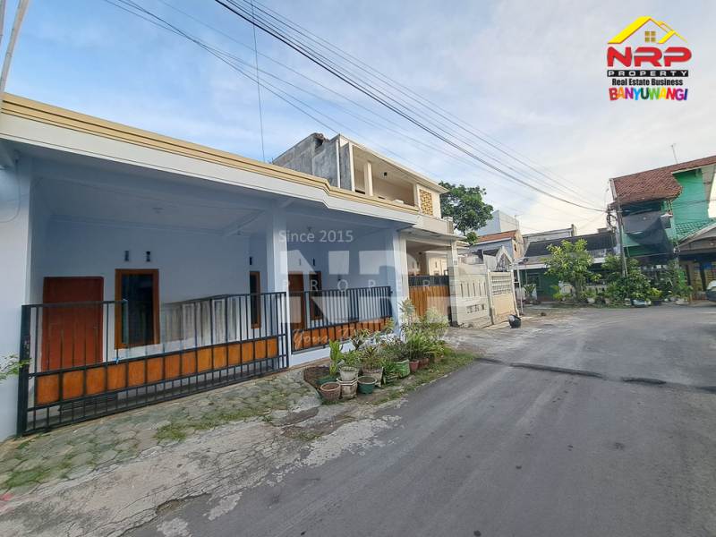 Disewakan Murah Rumah Siap Huni di Kebalenan - Banyuwangi  Disewakan Murah Rumah Siap Huni di Kebalenan - Banyuwangi  Disewakan Murah Rumah Siap Huni di Kebalenan - Banyuwangi&nbsp;
Sangat Cocok Untuk Hunian Dekat dengan Fasilitas Pendidikan, Perbelanjaan, Transportasi dan NRP BANYUWANGI