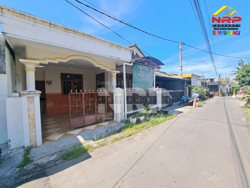 Disewakan Murah Rumah Siap Huni di Kebalenan - Banyuwangi  Disewakan Murah Rumah Siap Huni di Kebalenan - Banyuwangi  Disewakan Murah Rumah Siap Huni di Kebalenan - Banyuwangi&nbsp;
Sangat Cocok Untuk Hunian Dekat dengan Fasilitas Pendidikan, Perbelanjaan, Transportasi dan NRP BANYUWANGI