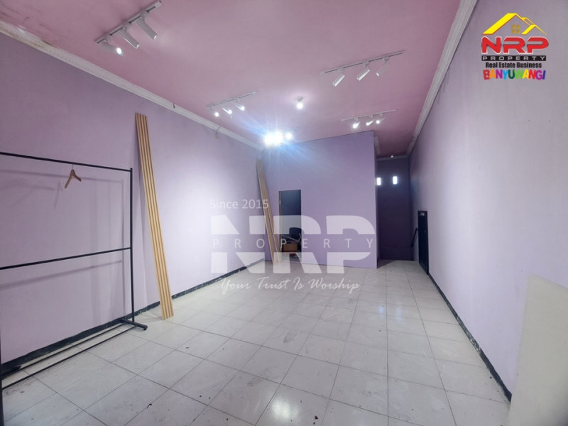 Disewakan Ruko 2 Lantai di Tamanbaru - Banyuwangi Disewakan Ruko 2 Lantai di Tamanbaru - Banyuwangi Disewakan Ruko 2 Lantai di Dekat Kampus Untag- Banyuwangi
Terletak di Area Kampus, Pertokoan, Kuliner dan Unit Usaha Lainnya

Luas Tanah : 24 m2 SHM
Luas NRP BANYUWANGI