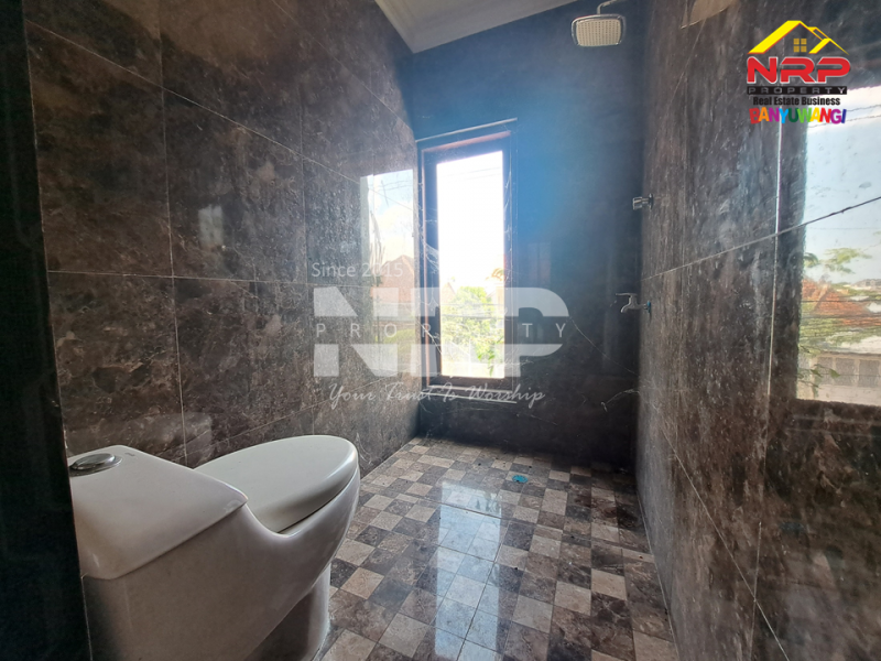 Disewakan ruko 2 lantai murah banget di Jl. Mh Thamrin Banyuwangi  Disewakan ruko murah di Lateng Banyuwangi Kota  Bangun bisnis impianmu dari lokasi yang tepat ?
Ruko 2 lantai di jantung kota Banyuwangi siap menemani perjalanan bisnismu.
Strategis, luas, dan nyaman NRP BANYUWANGI
