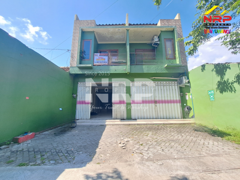 Disewakan ruko 2 lantai murah banget di Jl. Mh Thamrin Banyuwangi  Disewakan ruko murah di Lateng Banyuwangi Kota  Bangun bisnis impianmu dari lokasi yang tepat ?
Ruko 2 lantai di jantung kota Banyuwangi siap menemani perjalanan bisnismu.
Strategis, luas, dan nyaman NRP BANYUWANGI