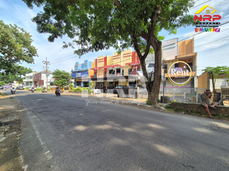 Disewakan Ruko 2 Lantai Murah di Jl. Kepiting - Banyuwangi  Disewakan Ruko 2 Lantai Murah di Jl. Kepiting - Banyuwangi  Disewakan Ruko 2 Lantai Murah di Jl. Kepiting - Banyuwangi&nbsp;
Terletak dikawasan sentra bisnis dan kuliner, pedidikan, dan pertokoan.&nbsp;
Dekat taman NRP BANYUWANGI
