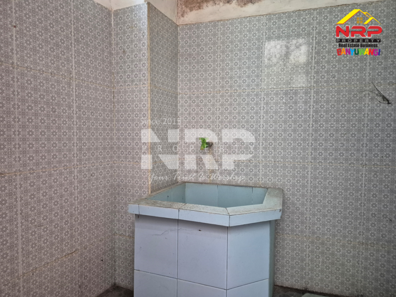 Disewakan Ruko 2 Lantai Murah di Jl. Kepiting - Banyuwangi  Disewakan Ruko 2 Lantai Murah di Jl. Kepiting - Banyuwangi  Disewakan Ruko 2 Lantai Murah di Jl. Kepiting - Banyuwangi&nbsp;
Terletak dikawasan sentra bisnis dan kuliner, pedidikan, dan pertokoan.&nbsp;
Dekat taman NRP BANYUWANGI