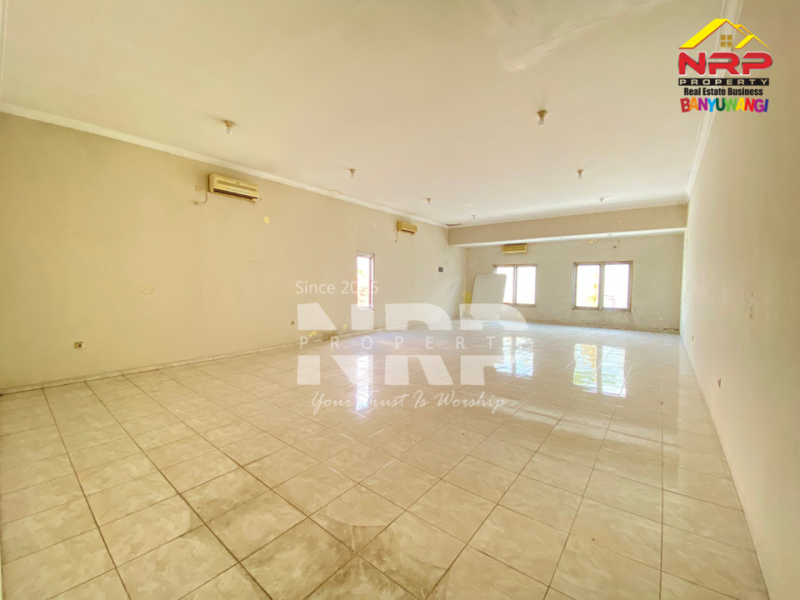 Disewakan Ruko 2 Lantai Siap Huni di Banyuwangi Kota  Disewakan Ruko 2 Lantai Siap Huni di Banyuwangi Kota  Disewakan Ruko 2 Lantai Siap Huni di Banyuwangi Kota&nbsp;
Ruko terletak di Pusat Bisnis Kota Banyuwangi
Cocok Untuk Klinik, Perkantoran, Dealer, Showroom NRP BANYUWANGI
