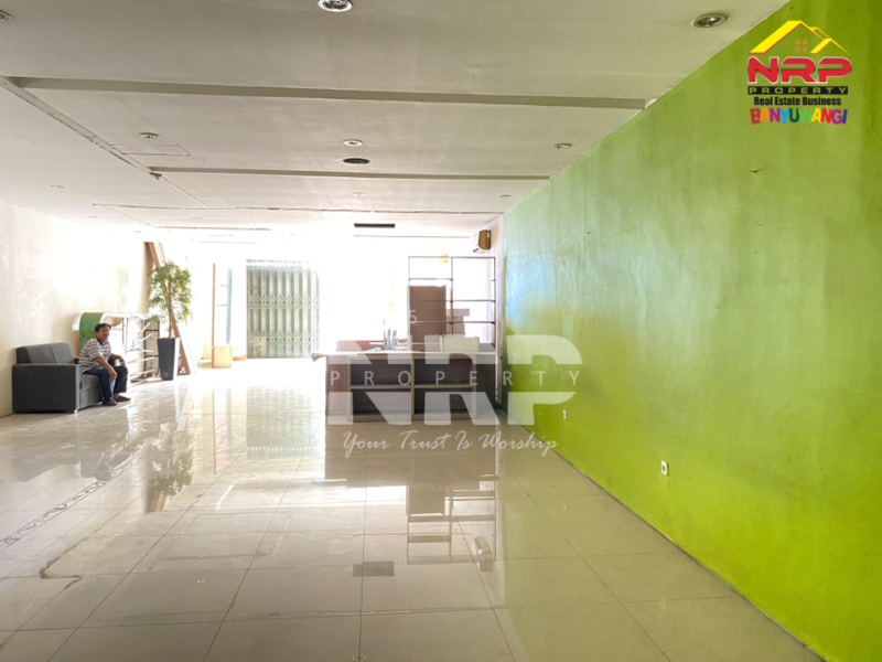 Disewakan Ruko 2 Lantai Siap Huni di Banyuwangi Kota  Disewakan Ruko 2 Lantai Siap Huni di Banyuwangi Kota  Disewakan Ruko 2 Lantai Siap Huni di Banyuwangi Kota&nbsp;
Ruko terletak di Pusat Bisnis Kota Banyuwangi
Cocok Untuk Klinik, Perkantoran, Dealer, Showroom NRP BANYUWANGI
