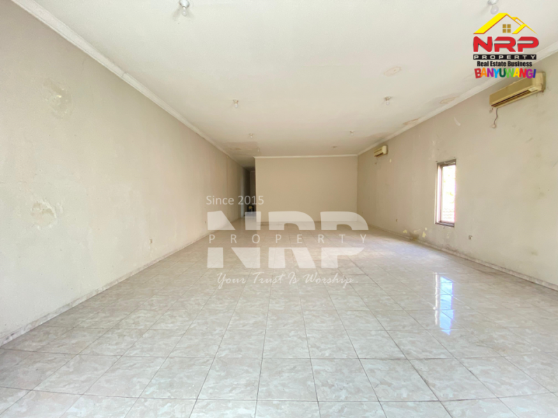 Disewakan Ruko 2 Lantai Siap Huni di Banyuwangi Kota  Disewakan Ruko 2 Lantai Siap Huni di Banyuwangi Kota  Disewakan Ruko 2 Lantai Siap Huni di Banyuwangi Kota&nbsp;
Ruko terletak di Pusat Bisnis Kota Banyuwangi
Cocok Untuk Klinik, Perkantoran, Dealer, Showroom NRP BANYUWANGI