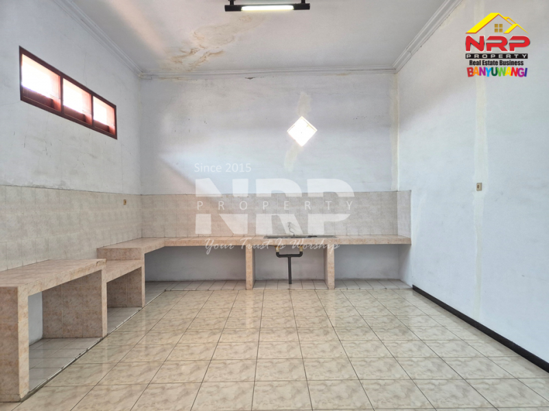 Disewakan Ruko 2 Lantai Strategis di Simpang 5 Banyuwangi Kota  Disewakan Ruko 2 Lantai Strategis di Simpang 5 Banyuwangi Disewakan Ruko 2 Lantai Strategis di Simpang 5 Banyuwangi
Berdiri di pusat keramaian kota, tempat di mana setiap langkah membawa peluang.
Cocok untuk bisnis, NRP BANYUWANGI