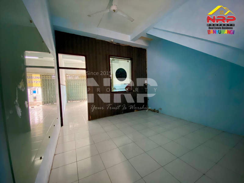 Disewakan Ruko 2 lantai Strategis Pusat Kota Banyuwangi Akses  di Jl. Kepiting  - Banyuwangi  Ruko sewa murah banyuwangi  Disewakan Ruko 2 lantai Strategis Pusat Kota Banyuwangi Akses&nbsp; di Jl. Kepiting&nbsp; - Banyuwangi&nbsp;
Terletak di kawasan komersial, bisnis aktif dan NRP BANYUWANGI