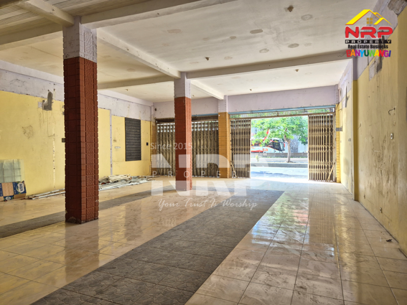 Disewakan Ruko 3 Lantai di Pakis - Banyuwangi Kota  Disewakan Ruko 3 Lantai di Pakis - Banyuwangi Kota  Disewakan Ruko 3 Lantai di Pakis - Banyuwangi Kota&nbsp;
Ruko terletak di Pusat Bisnis Kota Banyuwangi
Depan hotel santika banyuwangi. Cocok Untuk Klinik, NRP BANYUWANGI