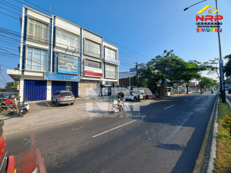 Disewakan Ruko 3 Lantai Siap pakai di Pakis - Banyuwangi  Disewakan Ruko 3 Lantai Siap pakai di Pakis - Banyuwangi  Disewakan Ruko 3 Lantai Siap pakai di Pakis - Banyuwangi&nbsp;
Akses jalan utama Jember - Banyuwangi, Kawasan ramai, kompleks bisnis dan pertokoan di NRP BANYUWANGI