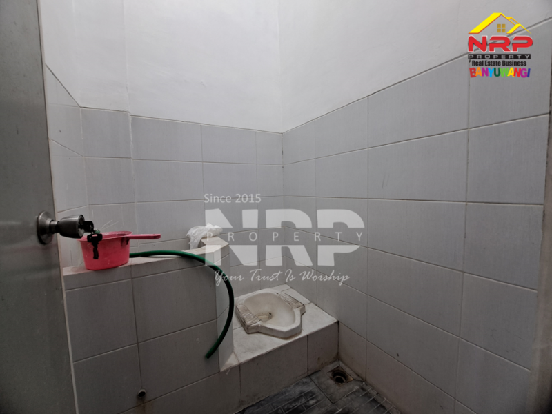Disewakan Ruko 3 Lantai Siap pakai di Pakis - Banyuwangi  Disewakan Ruko 3 Lantai Siap pakai di Pakis - Banyuwangi  Disewakan Ruko 3 Lantai Siap pakai di Pakis - Banyuwangi&nbsp;
Akses jalan utama Jember - Banyuwangi, Kawasan ramai, kompleks bisnis dan pertokoan di NRP BANYUWANGI