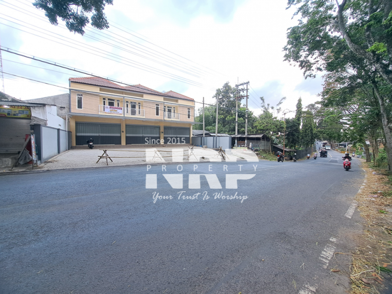Disewakan Ruko Baru 2 lantai di Kalipuro Banyuwangi  Disewakan Ruko Baru 2 lantai di Kalipuro Banyuwangi  Disewakan Ruko Baru 2 lantai di Kalipuro Banyuwangi&nbsp;
Berada dikawasan industri, akses jalur truk bertonase besar.
Cocok untuk ekspedisi, distributor NRP BANYUWANGI