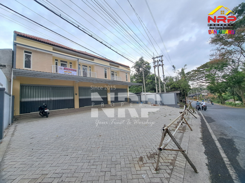 Disewakan Ruko Baru 2 lantai di Kalipuro Banyuwangi  Disewakan Ruko Baru 2 lantai di Kalipuro Banyuwangi  Disewakan Ruko Baru 2 lantai di Kalipuro Banyuwangi&nbsp;
Berada dikawasan industri, akses jalur truk bertonase besar.
Cocok untuk ekspedisi, distributor NRP BANYUWANGI