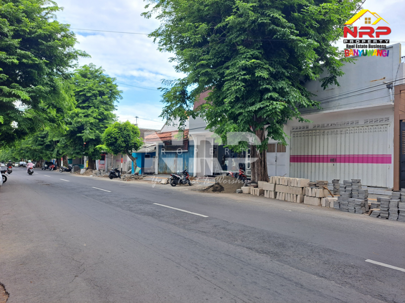 Disewakan Ruko Murah Strategis Pusat Kota Banyuwangi Disewakan Ruko Murah Strategis Pusat Kota Banyuwangi Disewakan Ruko Murah Strategis Pusat Kota Banyuwangi
Terletak di kawasan komersial, bisnis aktif dan Pusat Kuliner di Kota Banyuwangi

Luas Tanah : 110 NRP BANYUWANGI