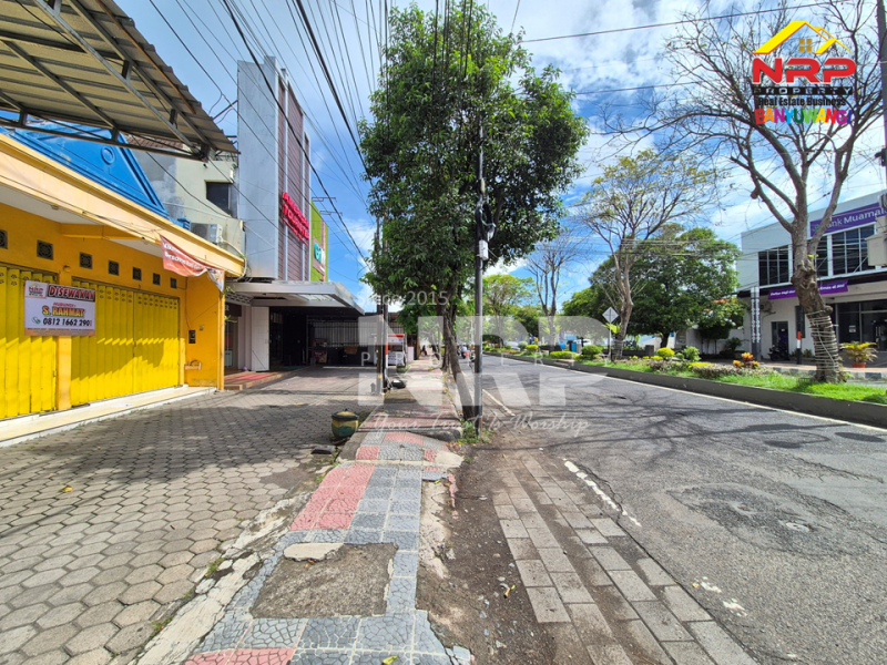Disewakan Ruko Prospek dan Strategis tepi Jl. Adi Sucipto Banyuwangi Disewakan Ruko Prospek dan Strategis tepi Jl. Adi Sucipto Banyuwangi Disewakan Ruko Prospek dan Strategis tepi Jl. Adi Sucipto Banyuwangi
Lokasi terletak di Ruas Jalan Utama Kota Banyuwangi, Depan Kampus Untag&nbsp;
Lingkungan NRP BANYUWANGI