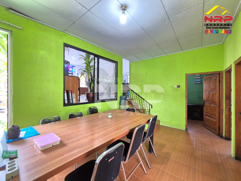 Disewakan Ruko Strategis 2 Lantai di JL. Adi Sucipto - Banyuwangi Disewakan Ruko Strategis 2 Lantai di JL. Adi Sucipto - Banyuwangi Disewakan Ruko Strategis 2 Lantai di JL. Adi Sucipto - Banyuwangi
Lokasi terletak di Ruas Jalan Utama Kota Banyuwangi
Lingkungan Kantor Dinas Pemerintahan, NRP BANYUWANGI