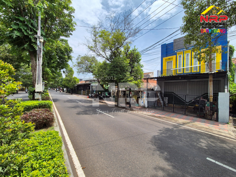 Disewakan Ruko Strategis 2 Lantai di JL. Adi Sucipto - Banyuwangi Disewakan Ruko Strategis 2 Lantai di JL. Adi Sucipto - Banyuwangi Disewakan Ruko Strategis 2 Lantai di JL. Adi Sucipto - Banyuwangi
Lokasi terletak di Ruas Jalan Utama Kota Banyuwangi
Lingkungan Kantor Dinas Pemerintahan, NRP BANYUWANGI