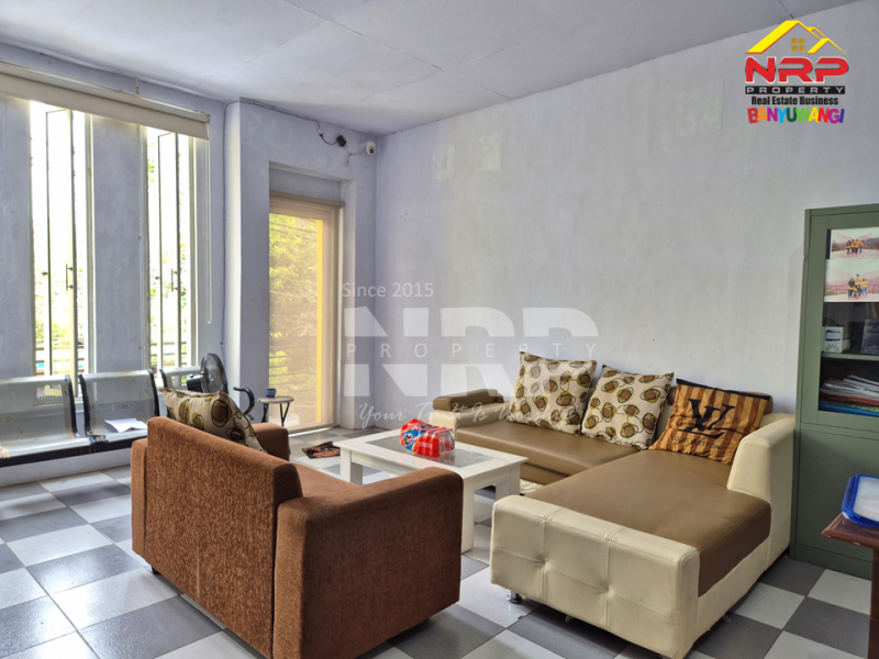 Disewakan Ruko Strategis 2 Lantai di JL. Adi Sucipto - Banyuwangi Disewakan Ruko Strategis 2 Lantai di JL. Adi Sucipto - Banyuwangi Disewakan Ruko Strategis 2 Lantai di JL. Adi Sucipto - Banyuwangi
Lokasi terletak di Ruas Jalan Utama Kota Banyuwangi
Lingkungan Kantor Dinas Pemerintahan, NRP BANYUWANGI