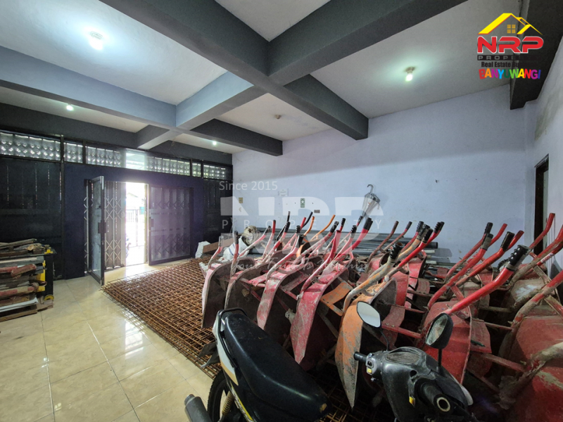 Disewakan Ruko Strategis 2 Lantai di JL. Adi Sucipto - Banyuwangi Disewakan Ruko Strategis 2 Lantai di JL. Adi Sucipto - Banyuwangi Disewakan Ruko Strategis 2 Lantai di JL. Adi Sucipto - Banyuwangi
Lokasi terletak di Ruas Jalan Utama Kota Banyuwangi
Lingkungan Kantor Dinas Pemerintahan, NRP BANYUWANGI