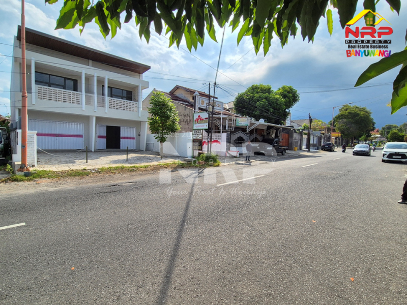 Disewakan Ruko Strategis 2 Lantai tepi Jl. Agus Salim - Banyuwangi  Disewakan Ruko Strategis 2 Lantai tepi Jl. Agus Salim - Banyuwangi  Disewakan Ruko Strategis 2 Lantai tepi Jl. Agus Salim - Banyuwangi&nbsp;
Lokasi Sangat Prospek untuk usaha atau kantor.&nbsp;
Dekat dengan kantor pusat NRP BANYUWANGI