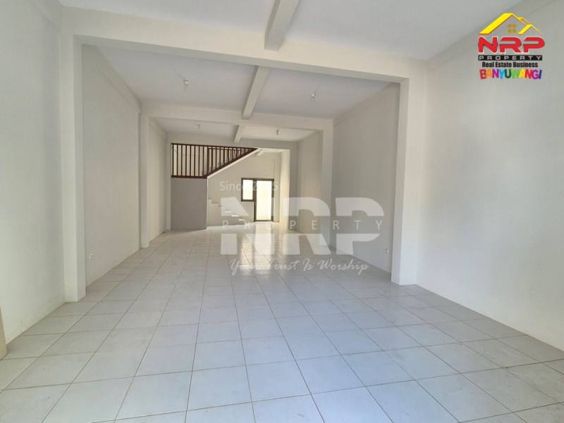 Disewakan Ruko Strategis 2 Lantai tepi Jl. Agus Salim - Banyuwangi  Disewakan Ruko Strategis 2 Lantai tepi Jl. Agus Salim - Banyuwangi  Disewakan Ruko Strategis 2 Lantai tepi Jl. Agus Salim - Banyuwangi&nbsp;
Lokasi Sangat Prospek untuk usaha atau kantor.&nbsp;
Dekat dengan kantor pusat NRP BANYUWANGI