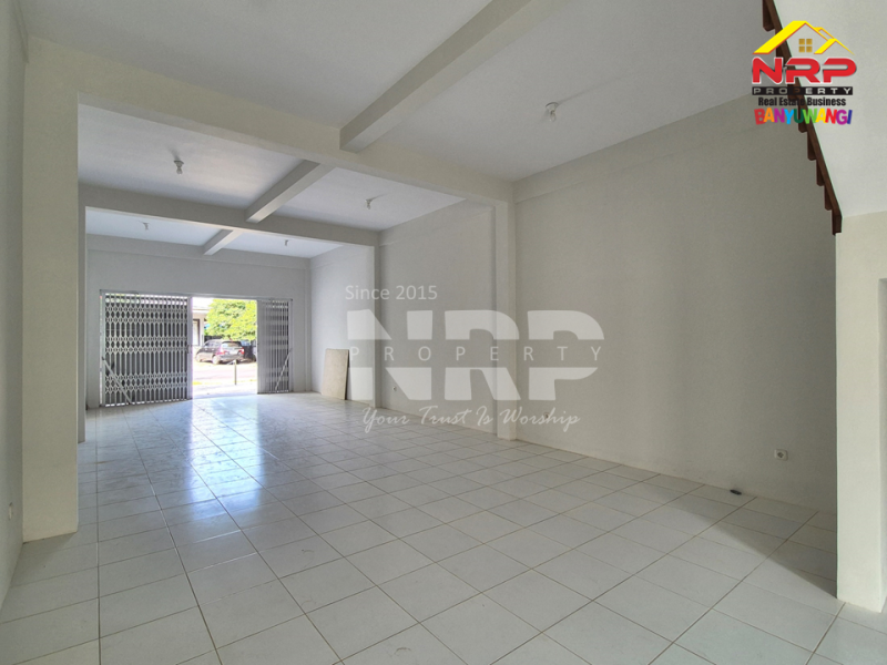 Disewakan Ruko Strategis 2 Lantai tepi Jl. Agus Salim - Banyuwangi  Disewakan Ruko Strategis 2 Lantai tepi Jl. Agus Salim - Banyuwangi  Disewakan Ruko Strategis 2 Lantai tepi Jl. Agus Salim - Banyuwangi&nbsp;
Lokasi Sangat Prospek untuk usaha atau kantor.&nbsp;
Dekat dengan kantor pusat NRP BANYUWANGI