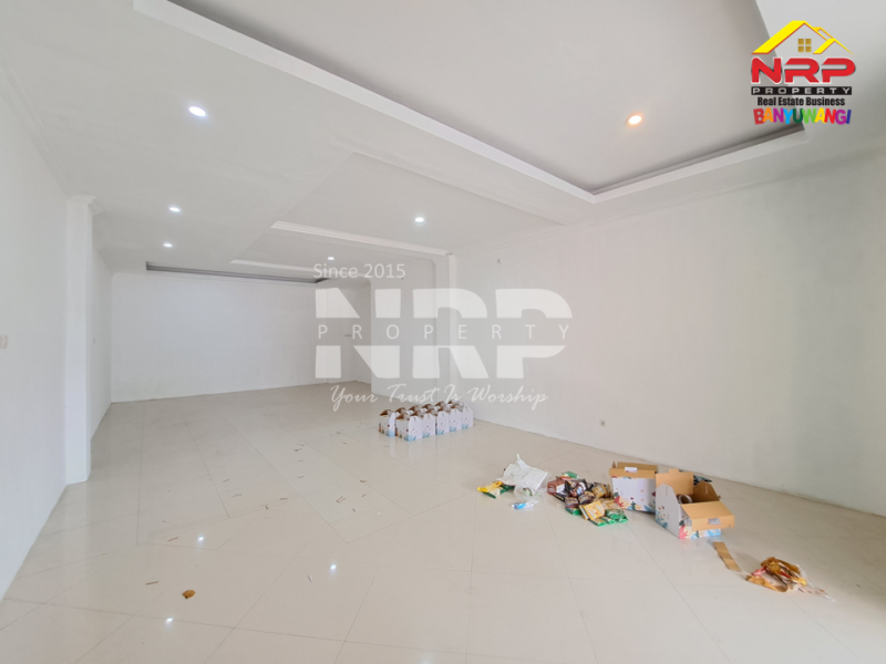 Disewakan Ruko Strategis di tepi Jl. Kepitinng - Banyuwangi  Disewakan Ruko Strategis di tepi Jl. Kepitinng - Banyuwangi  Disewakan Ruko Strategis di tepi Jl. Kepitinng - Banyuwangi&nbsp;
Terletak dikawasan sentra bisnis dan kuliner, pendidikan, dan pertokoan.&nbsp;
Cocok untuk NRP BANYUWANGI