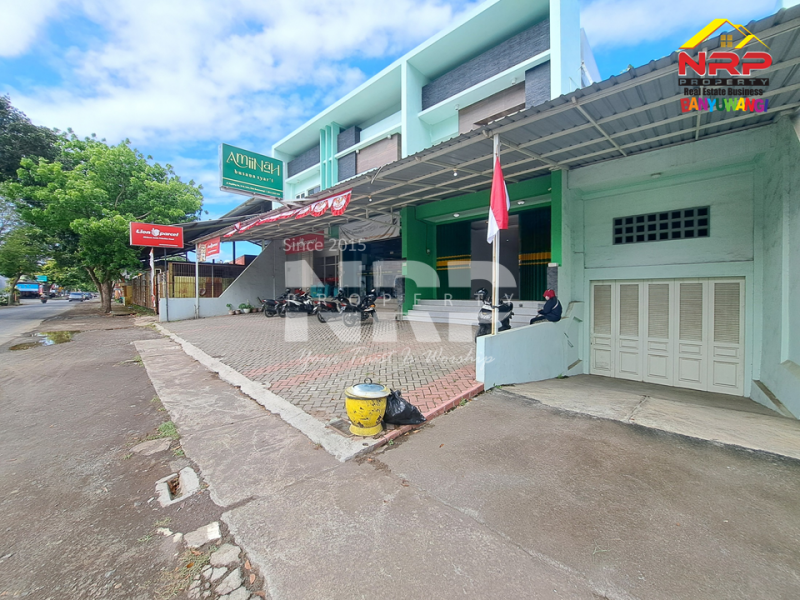 Disewakan Ruko Strategis di tepi Jl. Kepitinng - Banyuwangi  Disewakan Ruko Strategis di tepi Jl. Kepitinng - Banyuwangi  Disewakan Ruko Strategis di tepi Jl. Kepitinng - Banyuwangi&nbsp;
Terletak dikawasan sentra bisnis dan kuliner, pendidikan, dan pertokoan.&nbsp;
Cocok untuk NRP BANYUWANGI