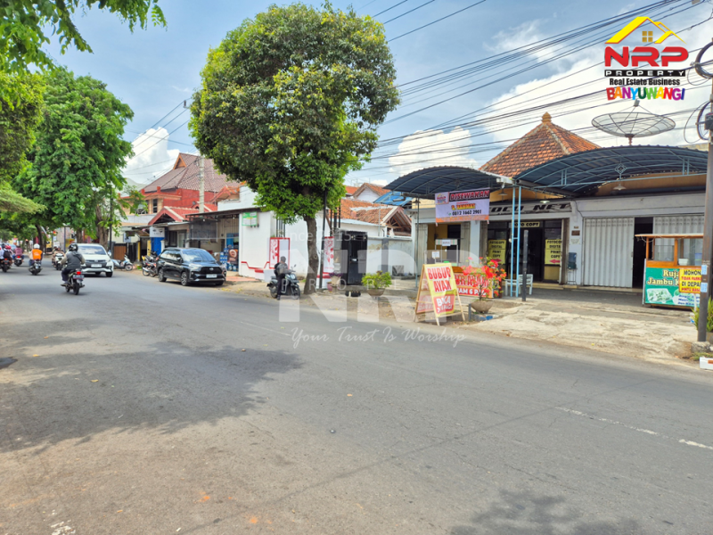 Disewakan Ruko Strategis tepi Kertosari- Banyuwangi  Disewakan Ruko Strategis tepi Kertosari- Banyuwangi  Disewakan Ruko Strategis tepi Kertosari- Banyuwangi&nbsp;
Terletak di Area Bisnis Aktif, Cocok untuk ruang usaha apapun.&nbsp;

Luas Tanah : 322 M&sup2; NRP BANYUWANGI