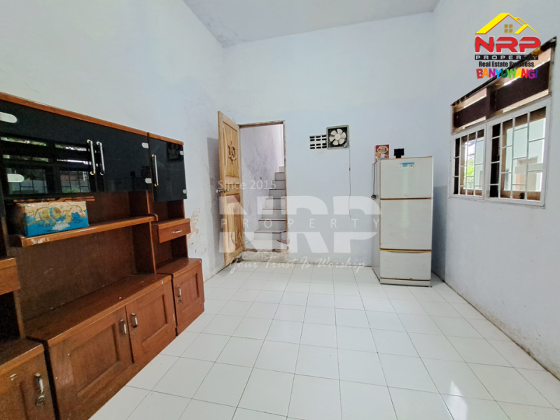 Disewakan Rumah 2 lantai di Ketapang - Banyuwangi  Disewakan Rumah 2 lantai di Ketapang - Banyuwangi  Disewakan Rumah 2 lantai di Ketapang - Banyuwangi&nbsp;
100 meter dari Jl. Raya Gatot Subroto Ketapang.&nbsp;
Dekat dengan pusat bisnis dan Pelabuhan NRP BANYUWANGI