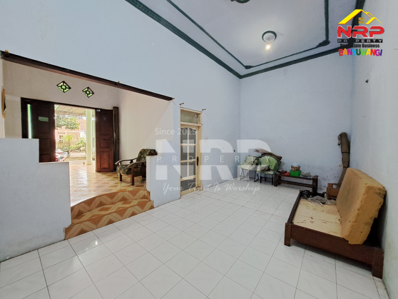 Disewakan Rumah 2 lantai di Ketapang - Banyuwangi  Disewakan Rumah 2 lantai di Ketapang - Banyuwangi  Disewakan Rumah 2 lantai di Ketapang - Banyuwangi&nbsp;
100 meter dari Jl. Raya Gatot Subroto Ketapang.&nbsp;
Dekat dengan pusat bisnis dan Pelabuhan NRP BANYUWANGI