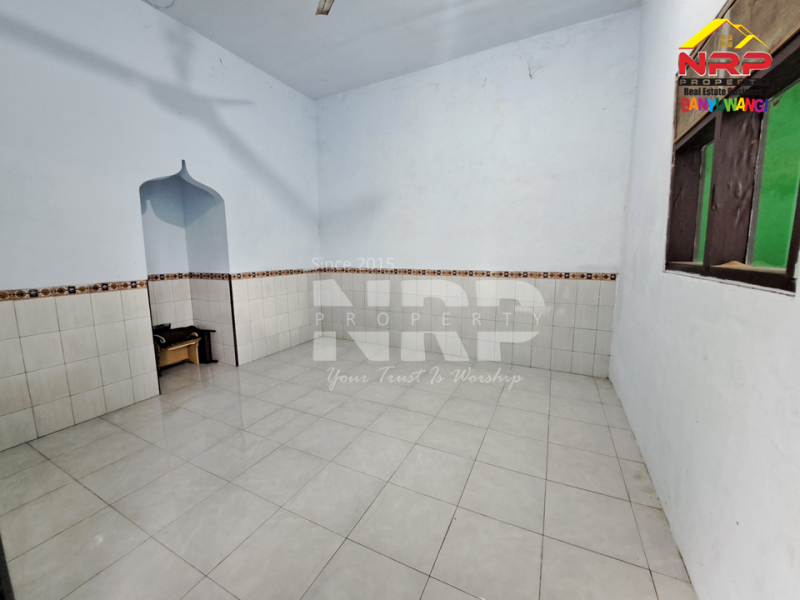 Disewakan Rumah 2 lantai di Ketapang - Banyuwangi  Disewakan Rumah 2 lantai di Ketapang - Banyuwangi  Disewakan Rumah 2 lantai di Ketapang - Banyuwangi&nbsp;
100 meter dari Jl. Raya Gatot Subroto Ketapang.&nbsp;
Dekat dengan pusat bisnis dan Pelabuhan NRP BANYUWANGI