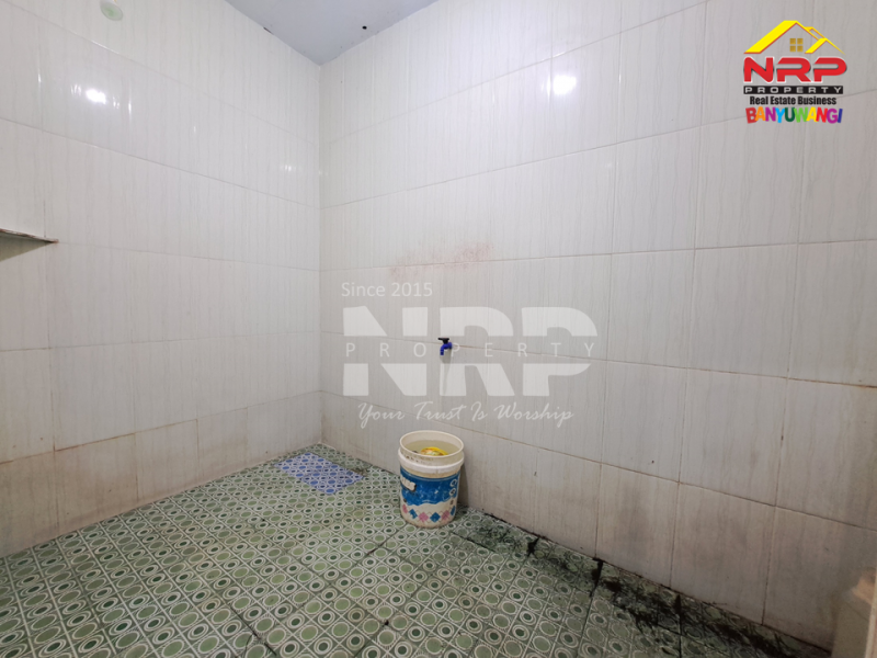 Disewakan Rumah 2 lantai di Ketapang - Banyuwangi  Disewakan Rumah 2 lantai di Ketapang - Banyuwangi  Disewakan Rumah 2 lantai di Ketapang - Banyuwangi&nbsp;
100 meter dari Jl. Raya Gatot Subroto Ketapang.&nbsp;
Dekat dengan pusat bisnis dan Pelabuhan NRP BANYUWANGI