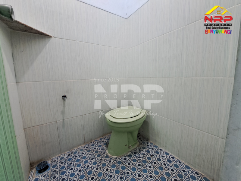 Disewakan Rumah 2 lantai di Ketapang - Banyuwangi  Disewakan Rumah 2 lantai di Ketapang - Banyuwangi  Disewakan Rumah 2 lantai di Ketapang - Banyuwangi&nbsp;
100 meter dari Jl. Raya Gatot Subroto Ketapang.&nbsp;
Dekat dengan pusat bisnis dan Pelabuhan NRP BANYUWANGI