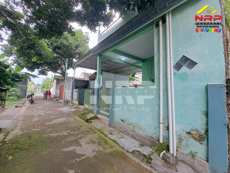 Disewakan Rumah 2 lantai di Ketapang - Banyuwangi  Disewakan Rumah 2 lantai di Ketapang - Banyuwangi  Disewakan Rumah 2 lantai di Ketapang - Banyuwangi&nbsp;
100 meter dari Jl. Raya Gatot Subroto Ketapang.&nbsp;
Dekat dengan pusat bisnis dan Pelabuhan NRP BANYUWANGI