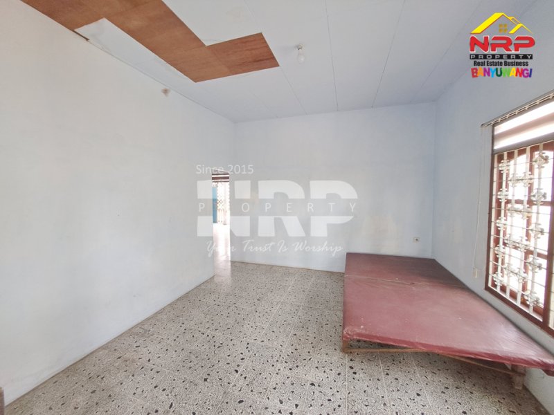 Disewakan rumah dan gudang sangat prospek di Tepi Jalan Gatot Subroto - Banyuwangi Disewakan rumah dan gudang sangat prospek di Tepi Jalan Gatot Subroto - Banyuwangi Disewakan rumah dan gudang sangat prospek di Tepi Jalan Gatot Subroto - Banyuwangi
Lokasi Sangat Strategis 0 Jalan Provinsi Banyuwangi
Sangat Cocok Untuk NRP BANYUWANGI