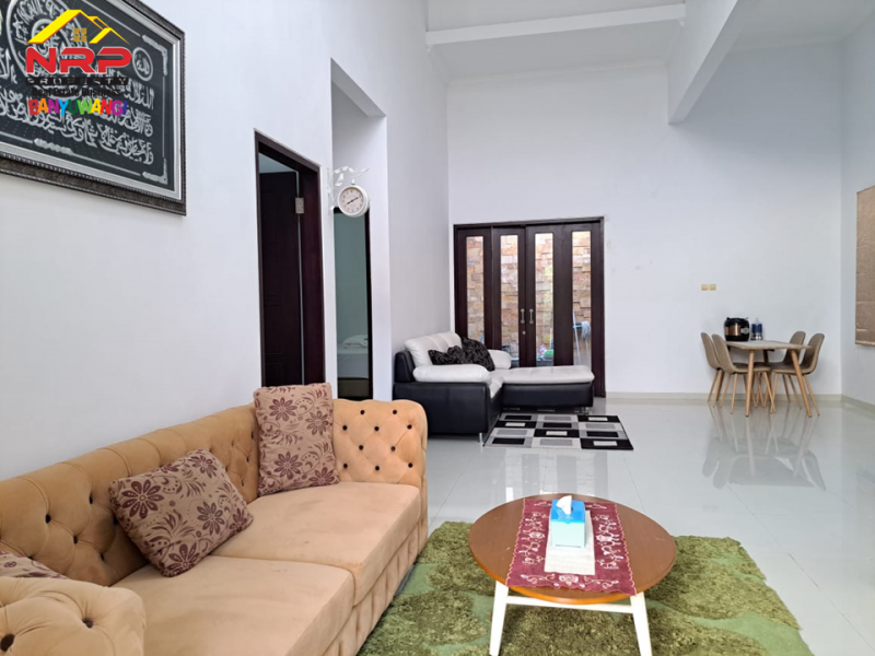 Disewakan Rumah Exclusive Full Furniture di dalam Kawasan El Royal Hotel dan Banyuwangi Park. Disewakan Rumah Full Furniture di dalam Kawasan El Royal Hotel dan Banyuwangi Park. Disewakan Rumah Exclusive Full Furniture di dalam Kawasan El Royal Hotel dan Banyuwangi Park.
Lokasi Sangat Strategis. Lingkungan nyaman, aman dan NRP BANYUWANGI