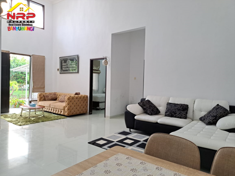 Disewakan Rumah Exclusive Full Furniture di dalam Kawasan El Royal Hotel dan Banyuwangi Park. Disewakan Rumah Full Furniture di dalam Kawasan El Royal Hotel dan Banyuwangi Park. Disewakan Rumah Exclusive Full Furniture di dalam Kawasan El Royal Hotel dan Banyuwangi Park.
Lokasi Sangat Strategis. Lingkungan nyaman, aman dan NRP BANYUWANGI