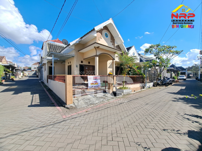 DISEWAKAN RUMAH FULL FURNITURE DI TAMANBARU - BANYUWANGI DISEWAKAN RUMAH FULL FURNITURE DI TAMANBARU - BANYUWANGI DISEWAKAN RUMAH FULL FURNITURE DI TAMANBARU - BANYUWANGI
Terletak di Kawasan Perumahan dengan keamanan dan fasilitas umum yang lengkap.&nbsp;
Lingkungan dan NRP BANYUWANGI