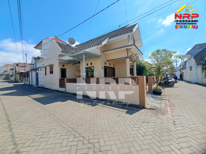 DISEWAKAN RUMAH FULL FURNITURE DI TAMANBARU - BANYUWANGI DISEWAKAN RUMAH FULL FURNITURE DI TAMANBARU - BANYUWANGI DISEWAKAN RUMAH FULL FURNITURE DI TAMANBARU - BANYUWANGI
Terletak di Kawasan Perumahan dengan keamanan dan fasilitas umum yang lengkap.&nbsp;
Lingkungan dan NRP BANYUWANGI