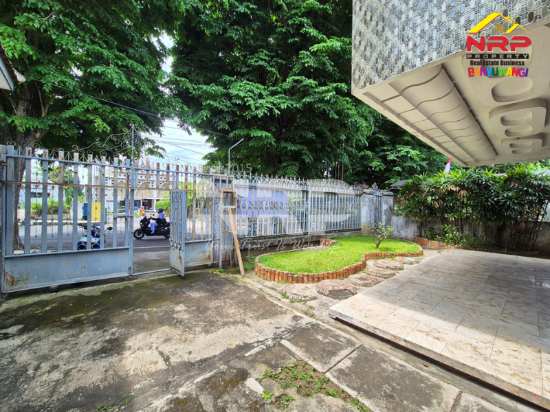 Disewakan Rumah klasik dengan nuansa elegan, lokasi super strategis tepat di depan RS Yasmin Banyuwangi. Disewakan Rumah klasik dengan nuansa elegan, lokasi super strategis di Banyuwangi Kota  Disewakan Rumah klasik dengan nuansa elegan, lokasi super strategis tepat di depan RS Yasmin Banyuwangi.
Hunian nyaman sekaligus investasi bernilai NRP BANYUWANGI